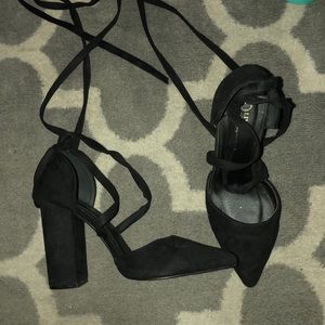 BLACK LACE UP CHUNKY HEELS